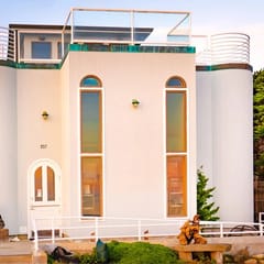 Luxury Beachfront Penthouse / Walk to the Beach, Restaurants, Entertainment