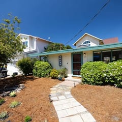Private Cottage House - Walk to Beaches, Harbor,Food, Trials, so much more