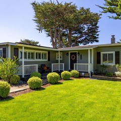 Coastal Charm: Inviting 3 BR Montara Home