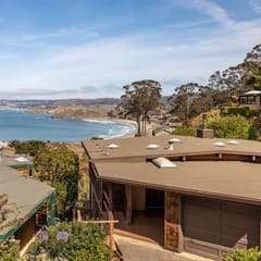 Small Home with Ocean View walk to Restaurants, Brewery, Shops, Beach