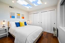 Small Home with Ocean View walk to Restaurants, Brewery, Shops, Beach