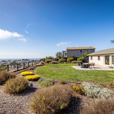Entire Ocean View Home / beaches, hiking, restaurants, family activities...