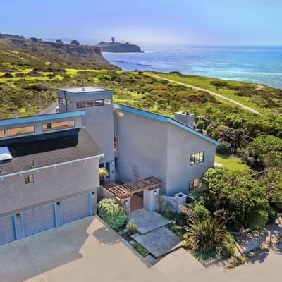 Unmatched Ocean, Beach, and Mountain Views – Family-Friendly Retreat.