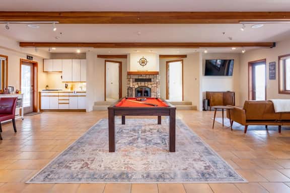 Beach Villa Home - Walk to Beaches, Trails, Restaurants, Activities & more