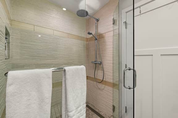 Entire Private Coastal Retreat - Spectacular Ocean Views w/Hot Tub