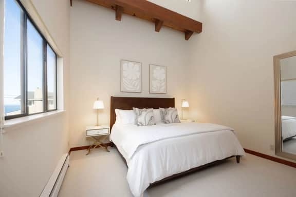 Unmatched Ocean, Beach, and Mountain Views – Family-Friendly Retreat.