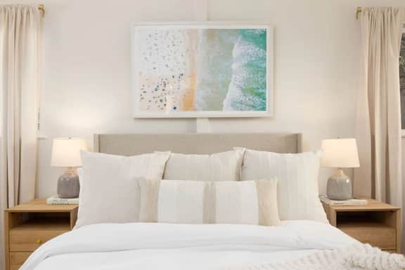 Private Cottage House - Walk to Beaches, Harbor,Food, Trials, so much more
