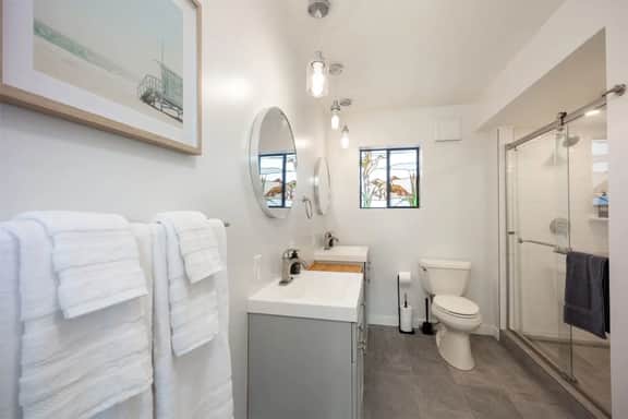 The Coastal Retreat, Scenic Harbor, Ocean Views, Walk to Beach, Restaurants