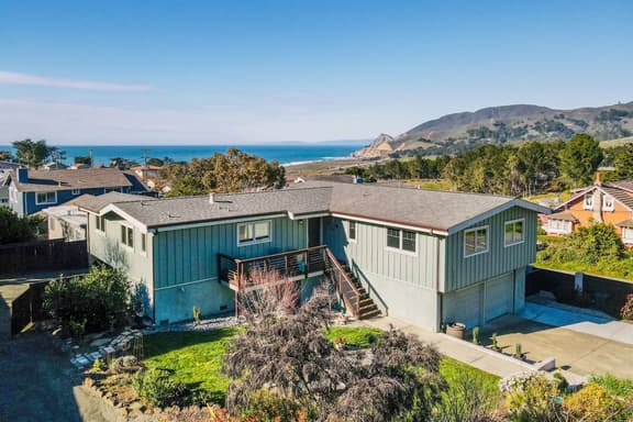 Ocean & Mountain View Home - Walk to Trails, Beach, Family Activities